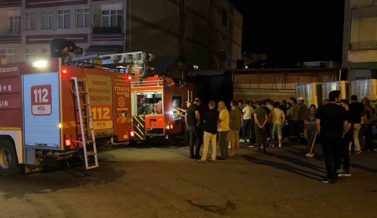 Boya deposu alevlere teslim oldu