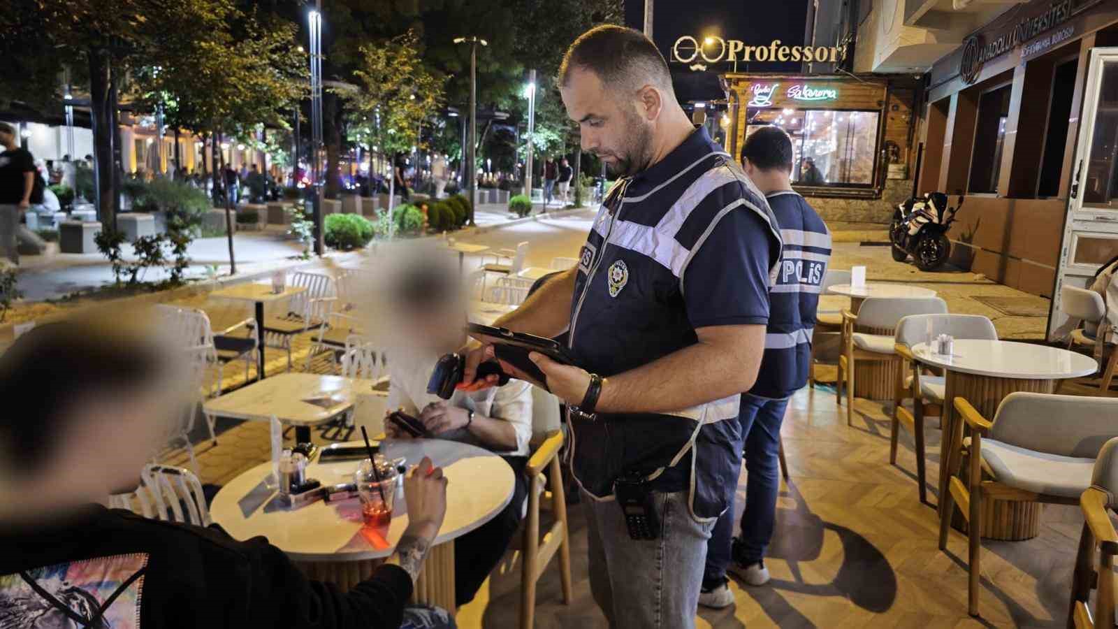 Kütahya’da huzur güven uygulamasında 6 aranan şahıs yakalandı
