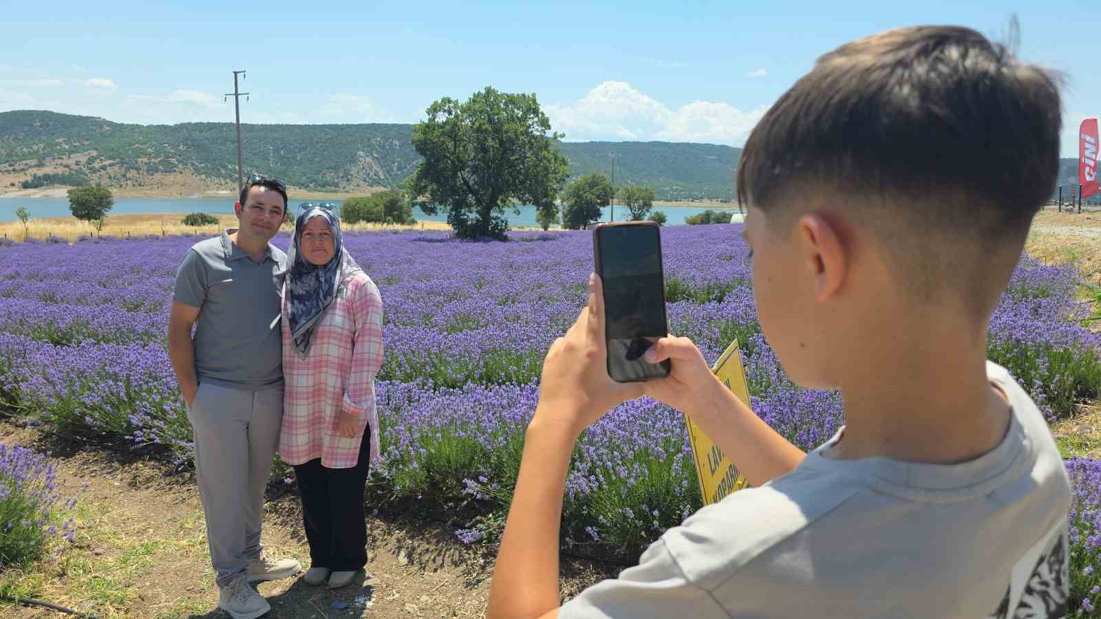 Kütahya’da lavanta bahçesi kapılarını ziyaretçilere açtı