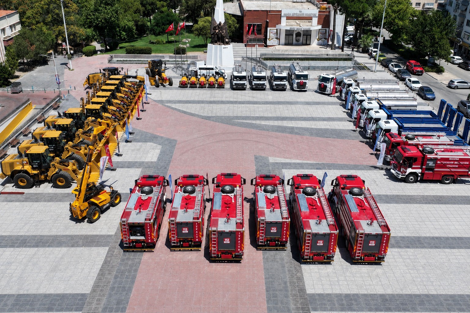Manisa Büyükşehir filosunu 37 yeni araçla büyüttü