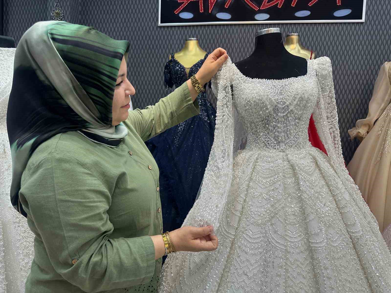 Bu sezon dantel ve kaburga gelinlik modelleri revaçta
