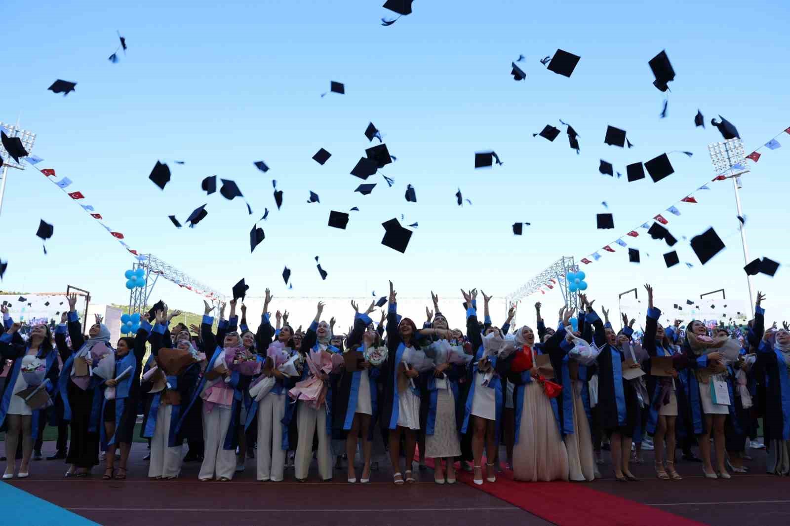 Düzce Üniversitesi’nde mezuniyet heyecanı başladı