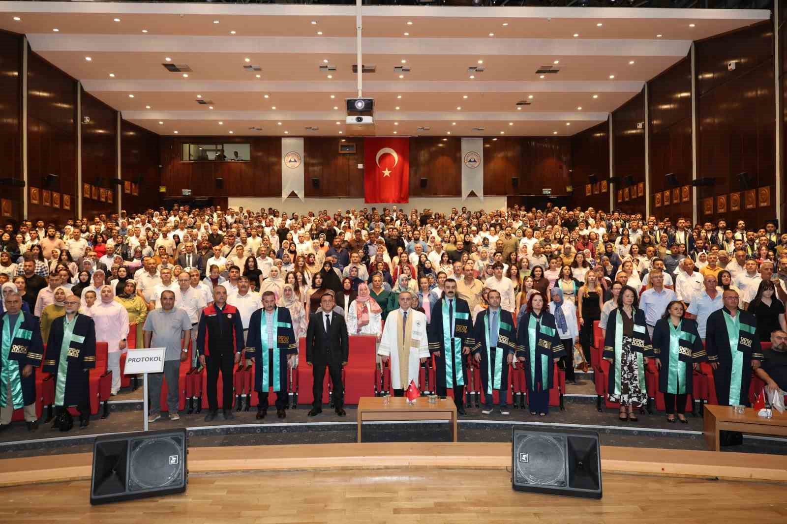 ERÜ Ziraat Fakültesi’nde 15. dönem mezuniyet sevinci