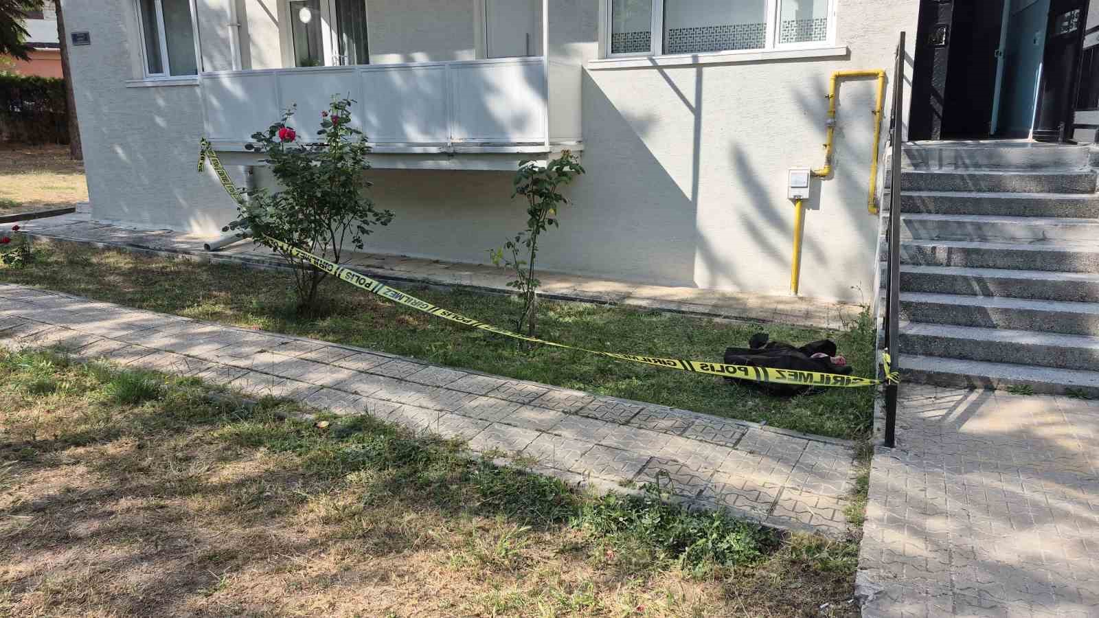 Eskişehir’de 4’üncü kattan düşen yaşlı kadın hayatını kaybetti