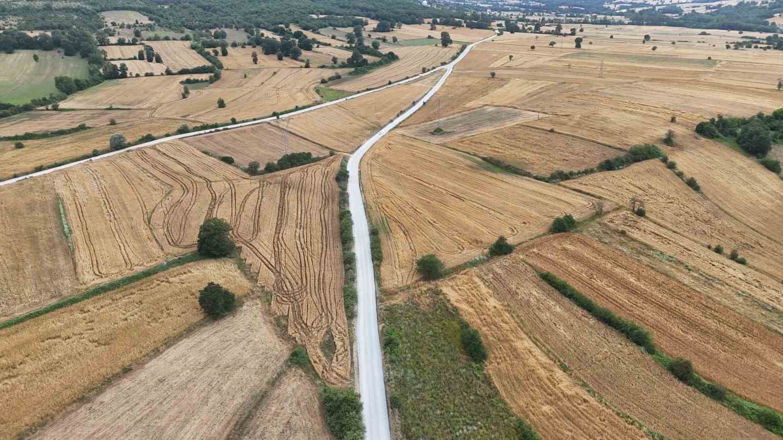 Kırsal mahallenin 40 yıllık asfalt hasreti sona erdi
