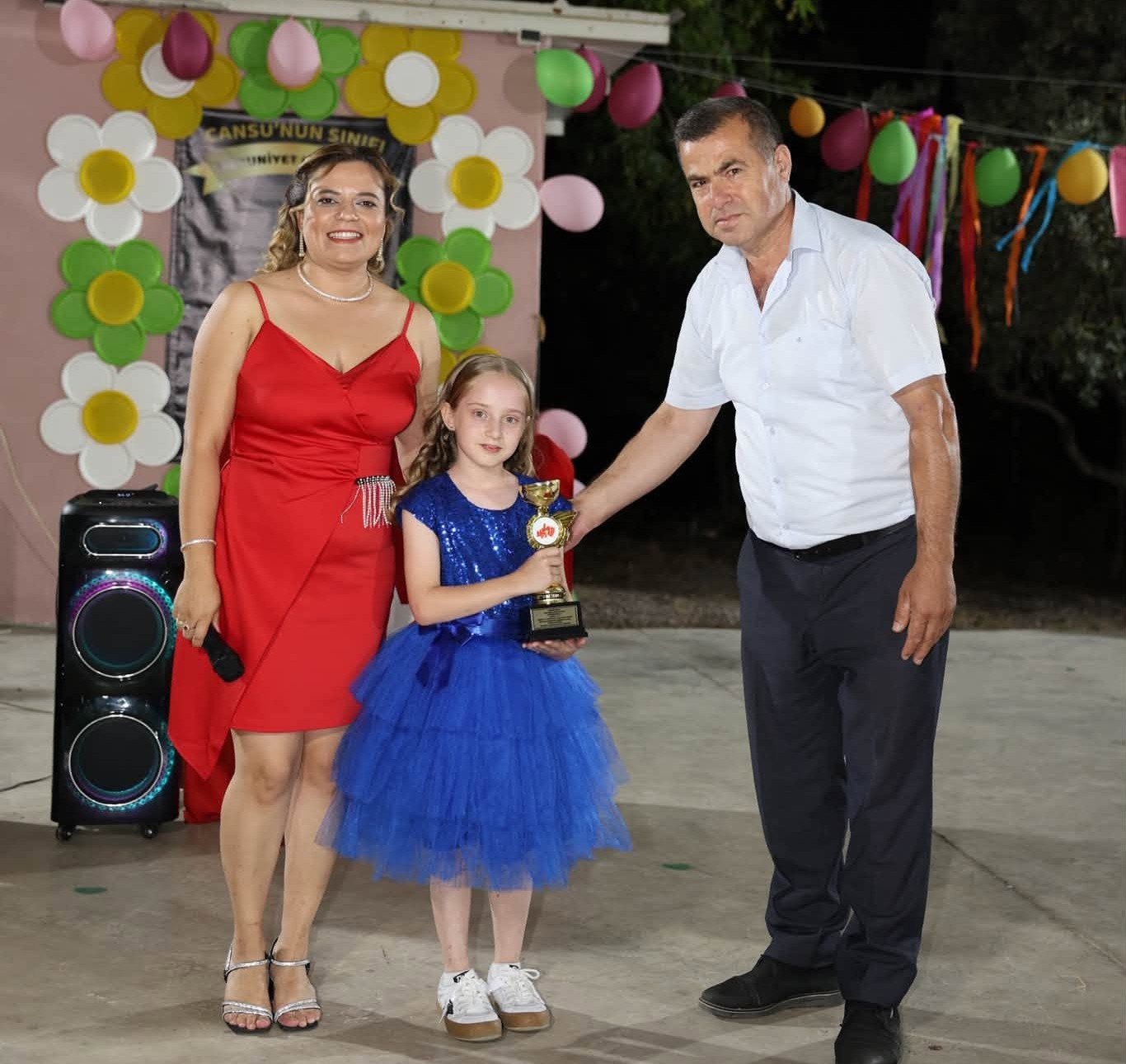 Köyceğiz’de Muhtar Acar’dan başarılı öğrenciye ödül