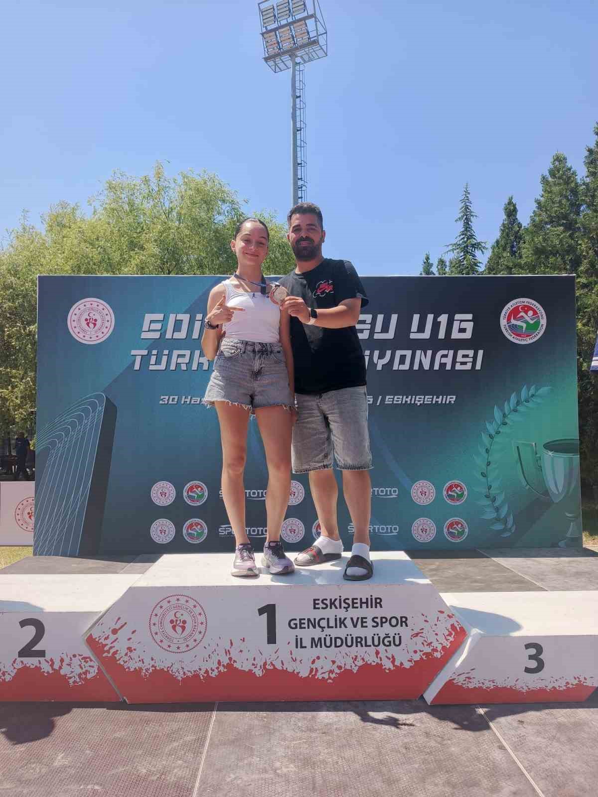 Atlet Alya Gül Keskin, U16 Türkiye Şampiyonu oldu