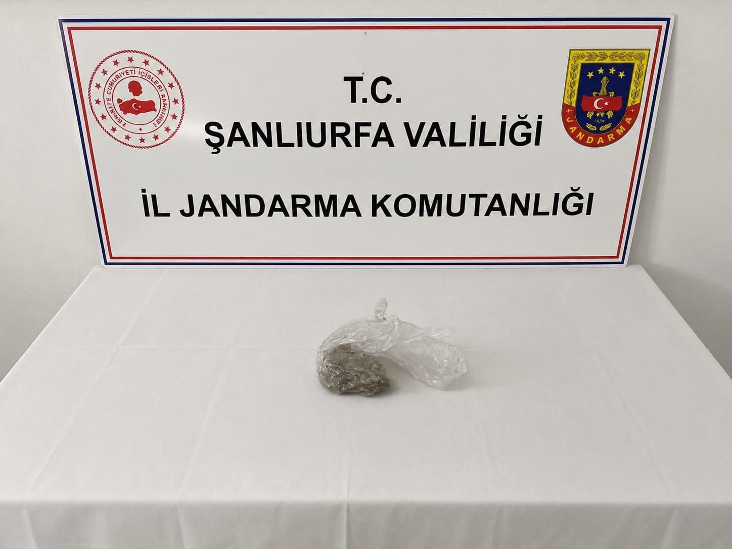 Uygulamada uyuşturucu, silah ve kaçak sigara ele geçirildi