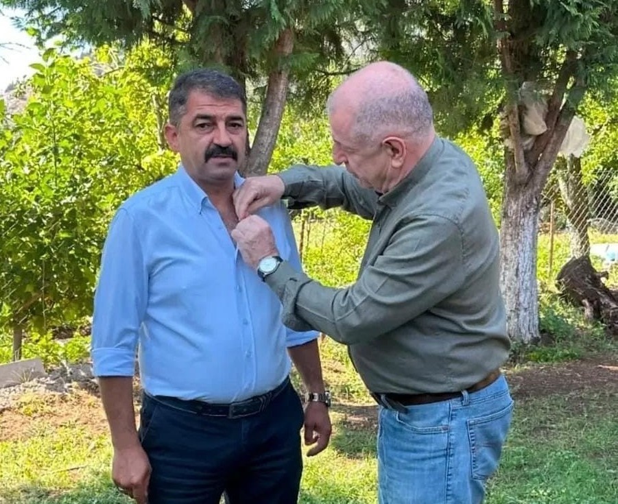 Denizli’de bir garip siyasi transfer hikayesi; "Rozeti birden göğsüme takıverdi