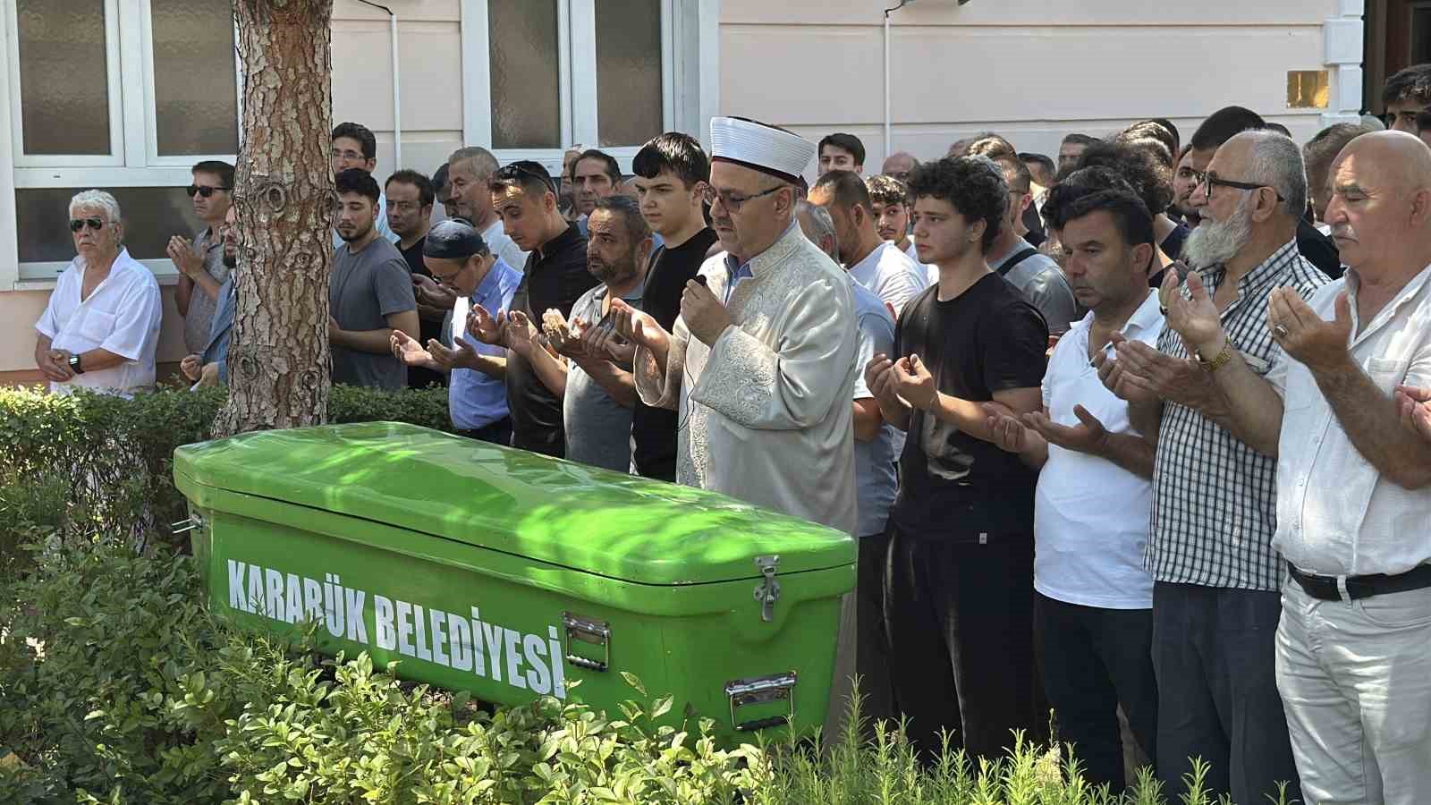 Ormanda ölü bulunan kayıp öğrenci son yolculuğuna uğurlandı