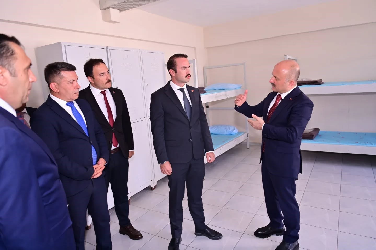 Vali Varol Geri Gönderme Merkezi’nde incelemelerde bulundu