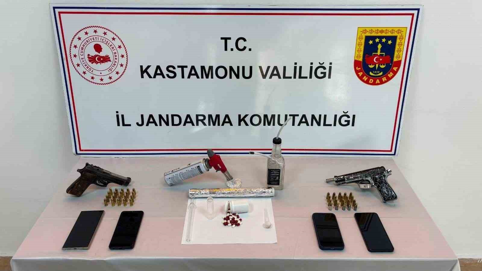 Kastamonu’da uyuşturucu operasyonlarında yakalanan 3 şüpheli tutuklandı