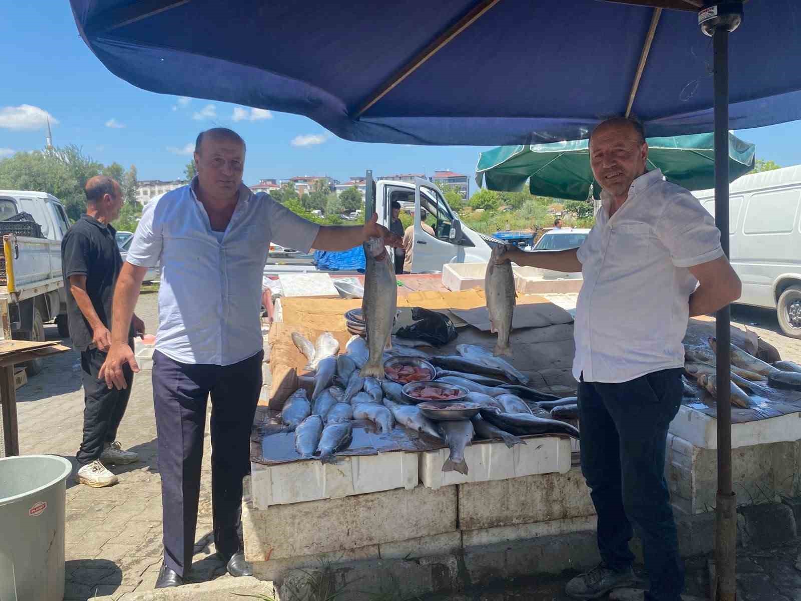 Çarşambalı balıkçı ikizler 40 yıldır aynı tezgahta