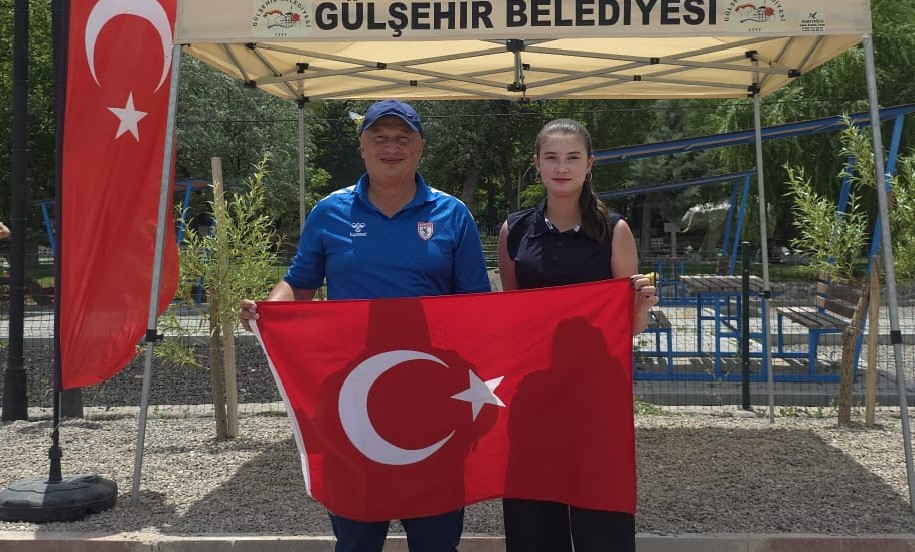 14 yaşındaki Sıla’dan Türkiye rekoru