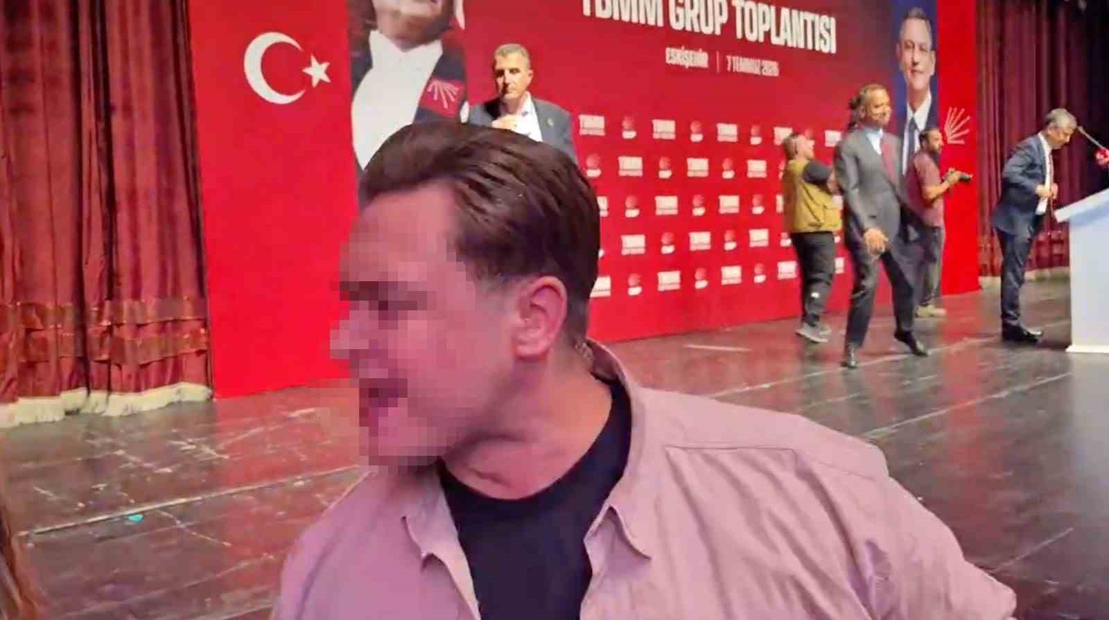 CHP’nin grup toplantısında basın mensuplarına fiziksel müdahale