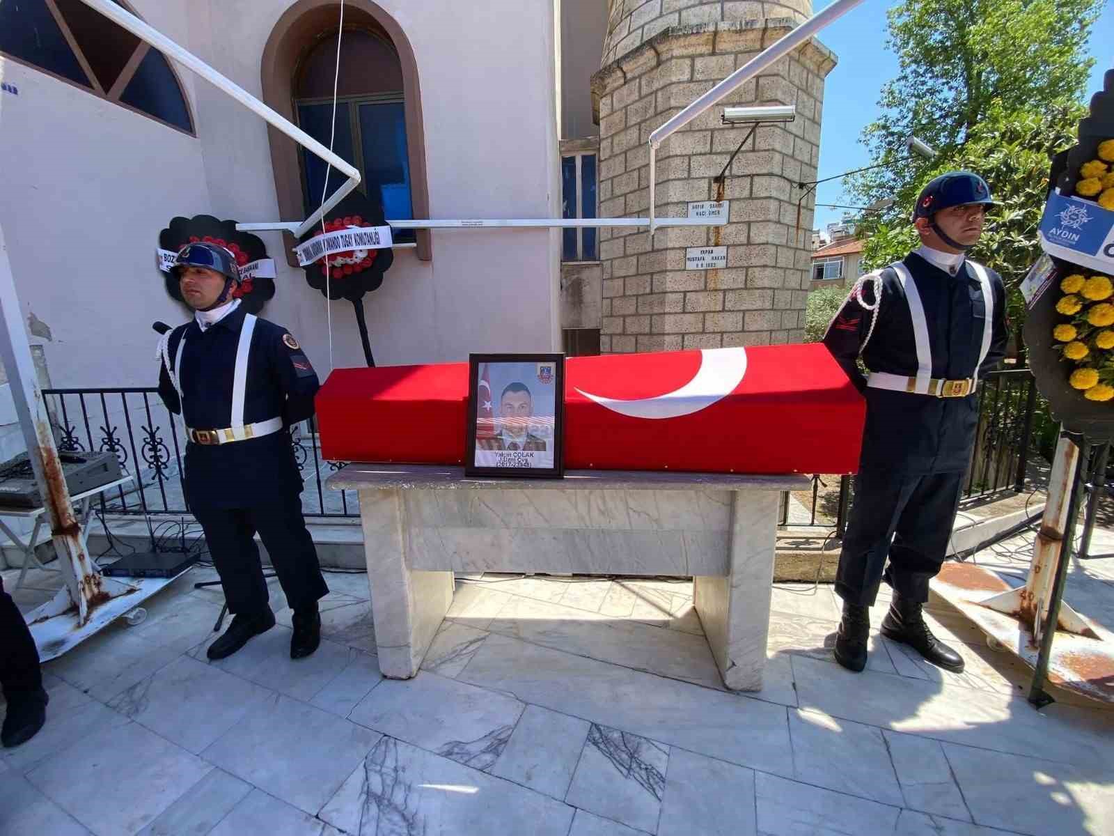 Kazada hayatını kaybeden uzman çavuş, al bayraklı tabutla son yolculuğuna uğurlandı