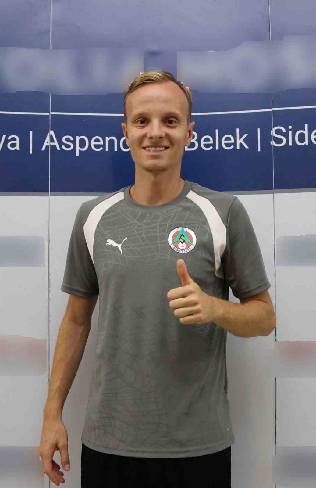 Alanyaspor’da teknik heyet ve futbolcular, sağlık kontrolünden geçti