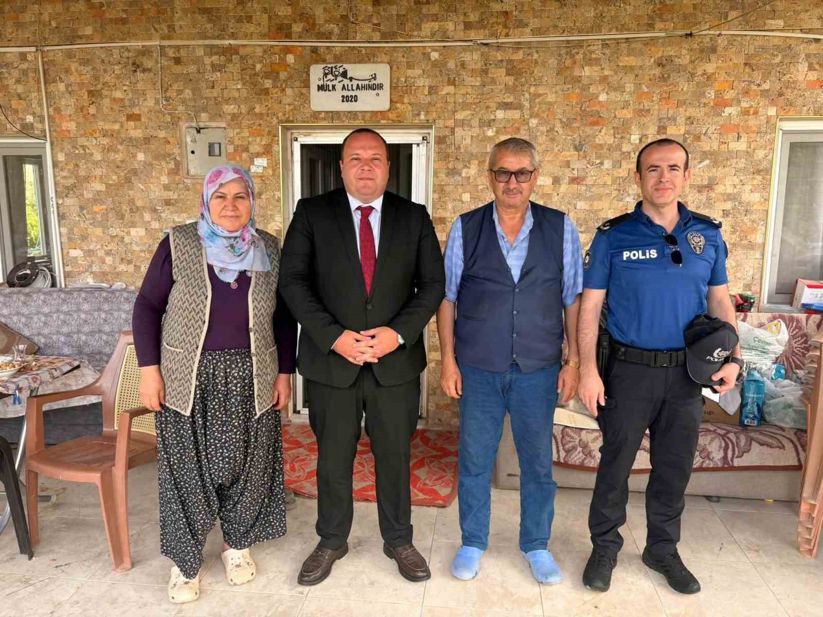 Sehit babasına anlamlı ziyaret