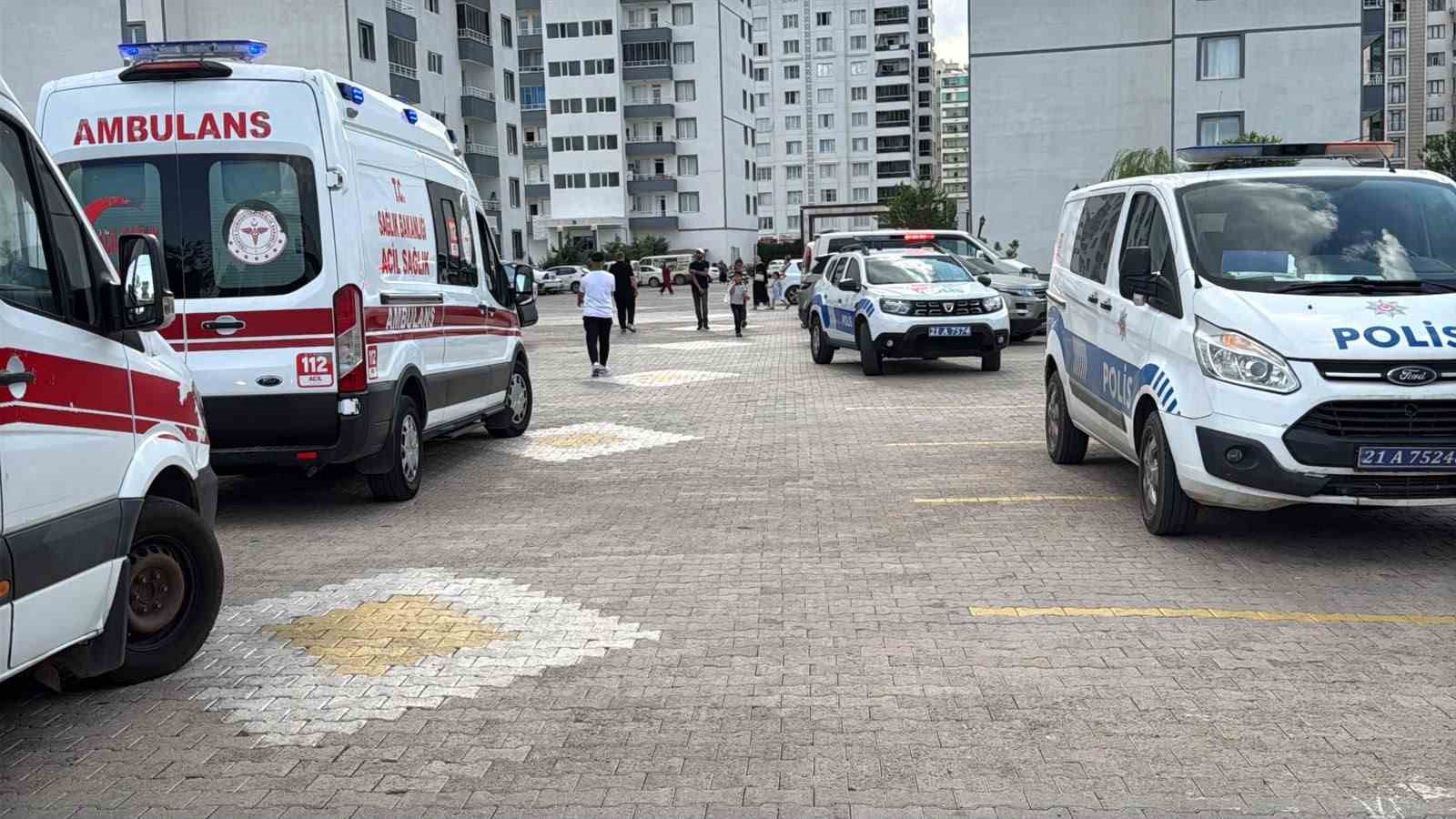 Diyarbakır’da ev yangınında 1 kişi dumandan etkilendi
