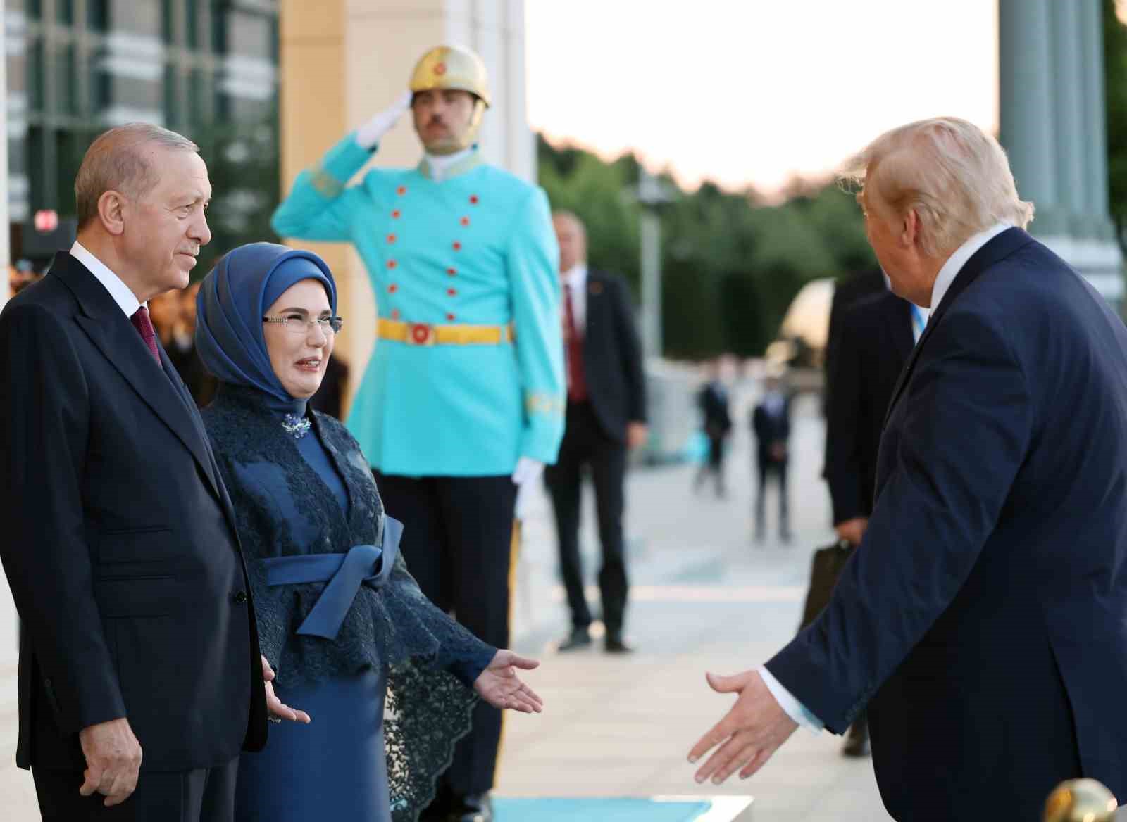 Devlet ve hükümet başkanları ile eşleri onuruna Cumhurbaşkanlığı Külliyesi’nde resepsiyon verildi