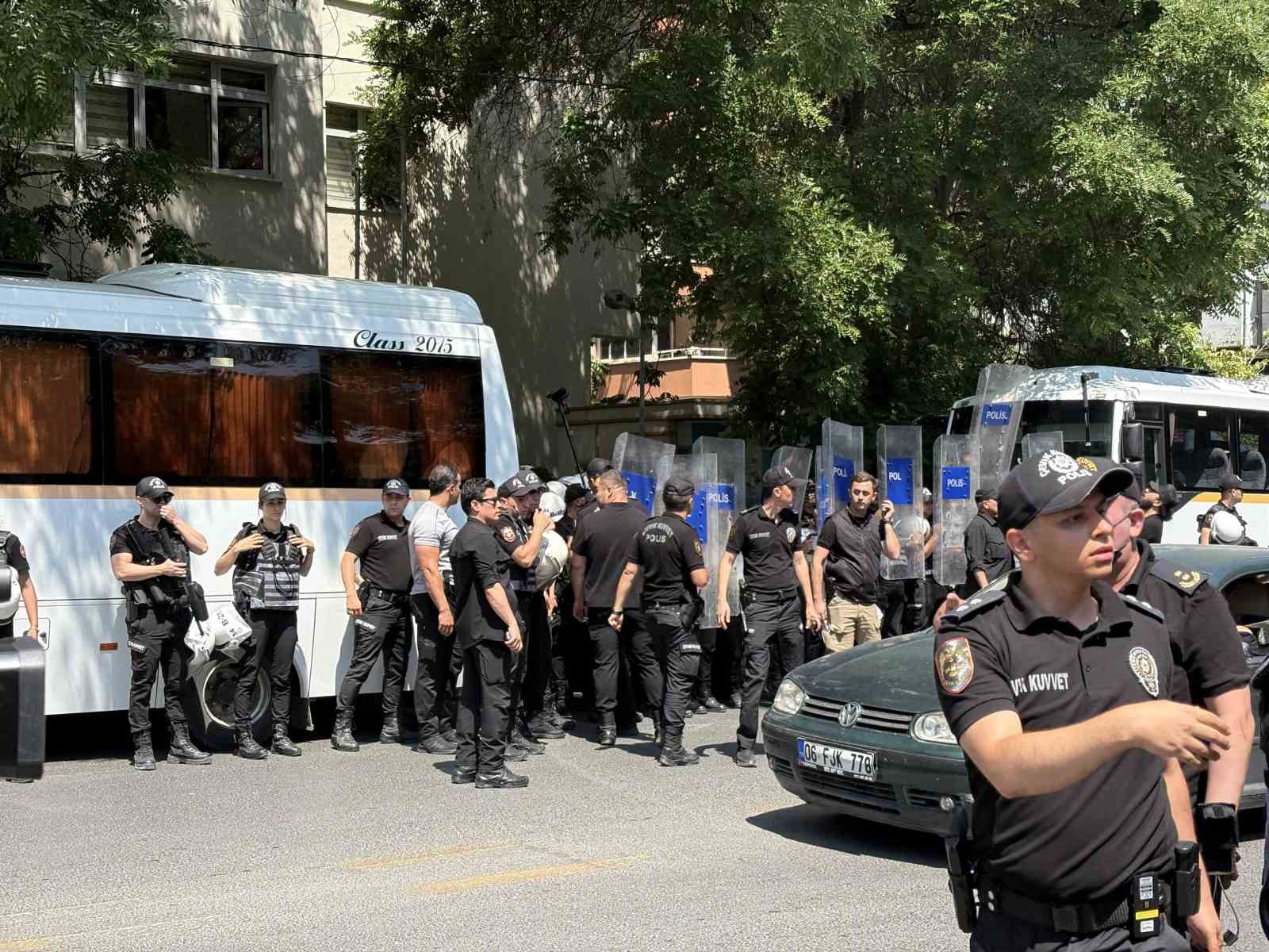 NATO karşıtı eylem yapan gruba gözaltı