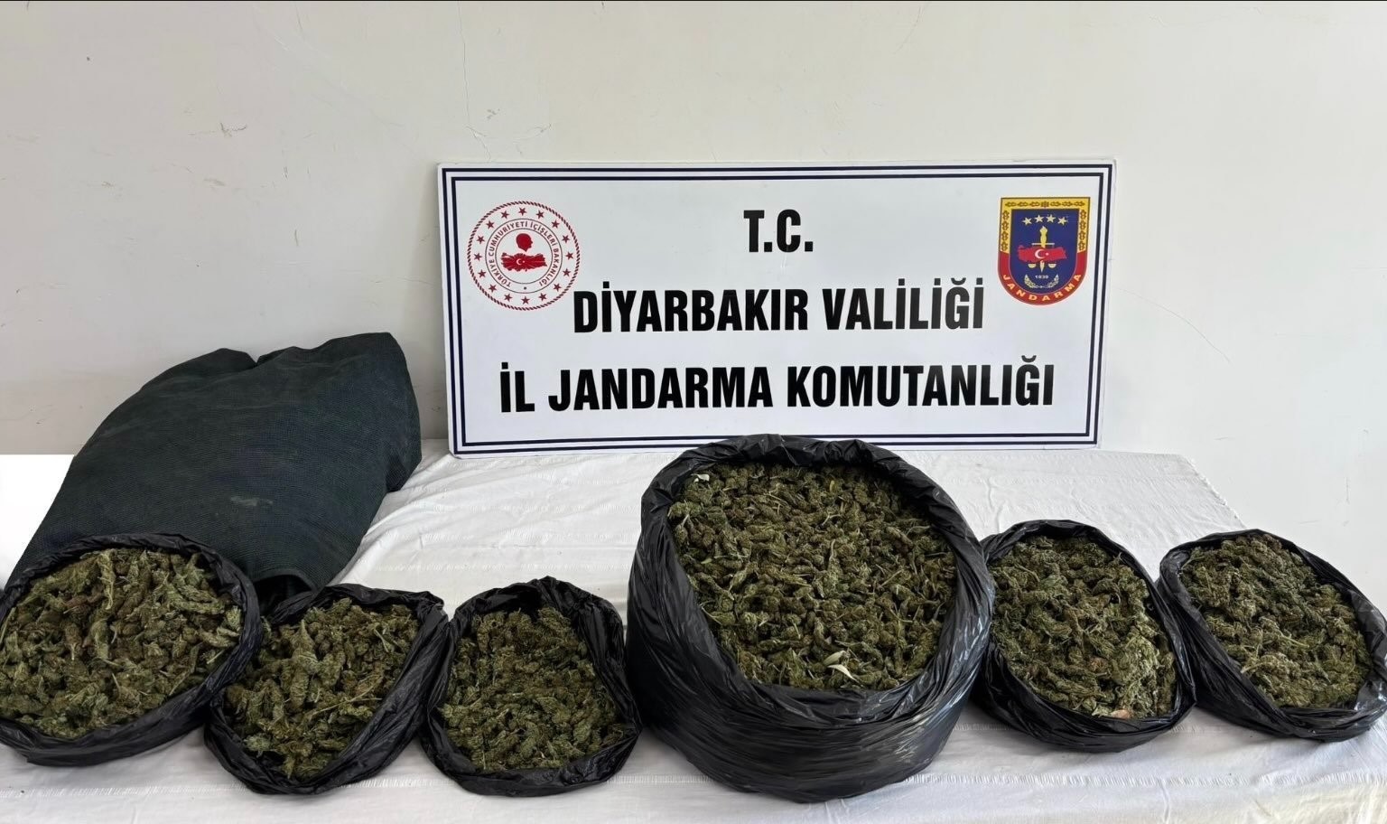Diyarbakır’da 41 kilo esrar ele geçirildi, 18 şüpheliye işlem yapıldı