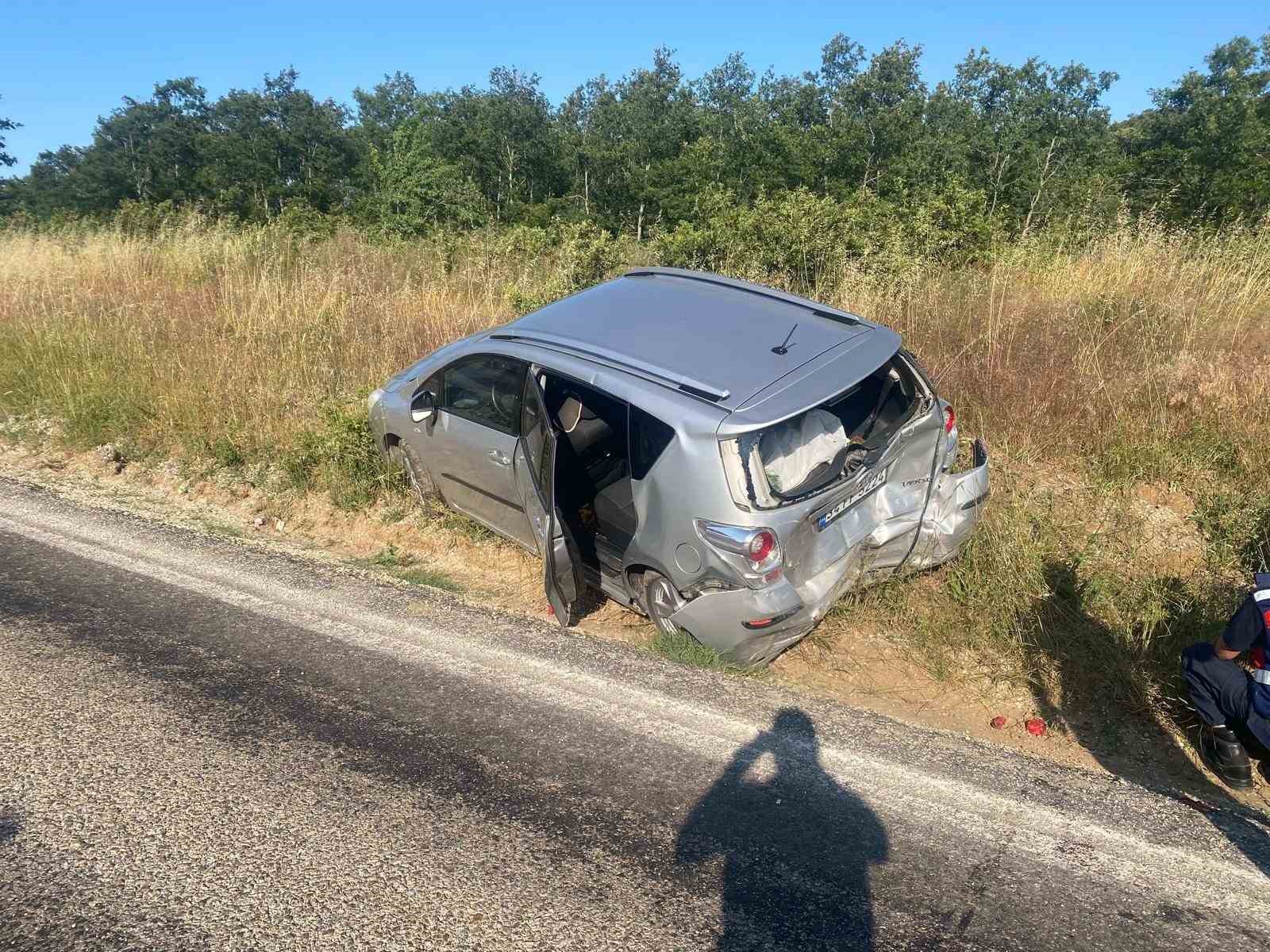 Bilecik’te kamyonetle otomobil çarpıştı: 3 yaralı