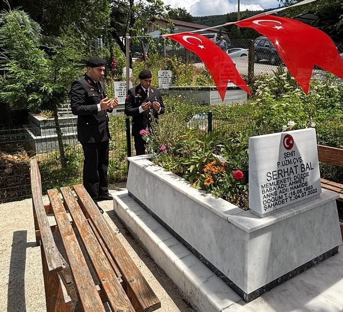 Şehit Serhat Bal kabri başında anıldı