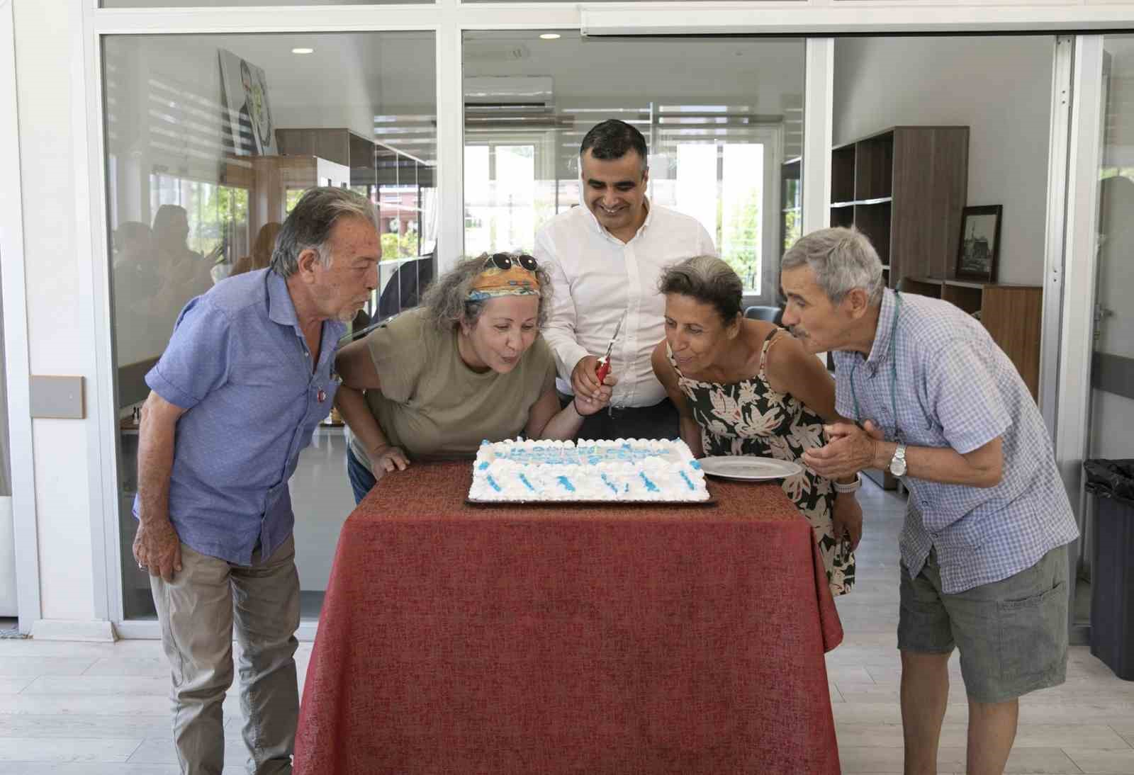 Mersin’de Emekliler Günü coşkuyla kutlandı