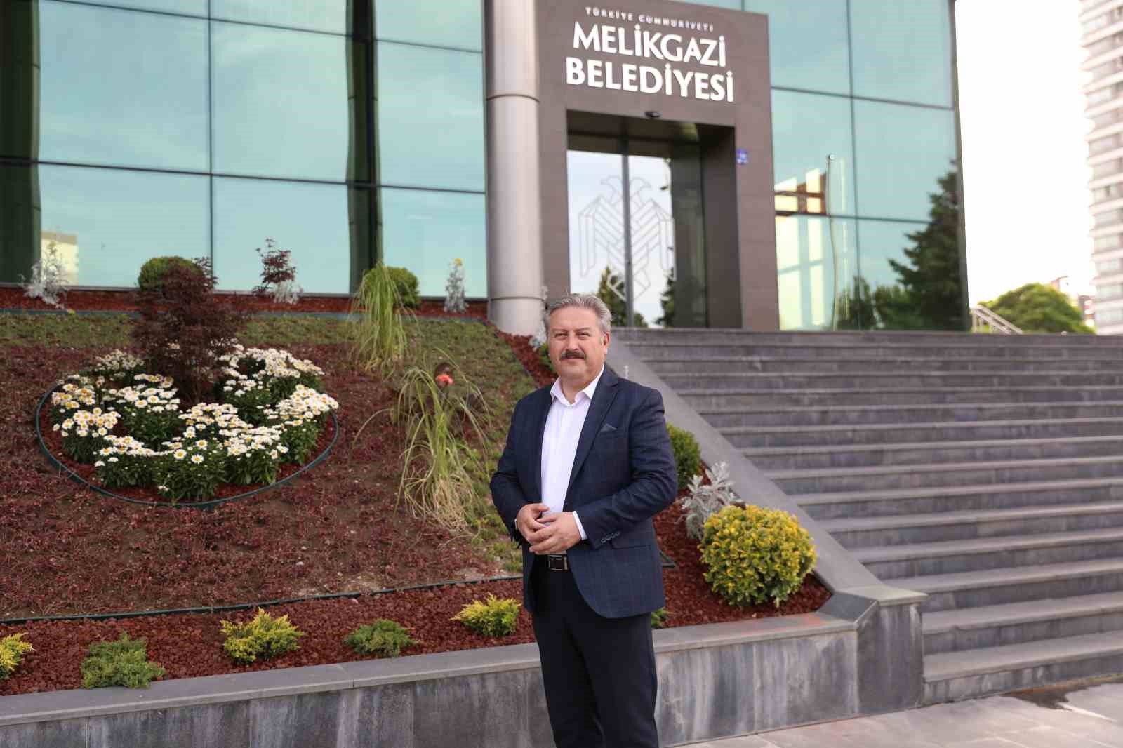 Başkan Palancıoğlu Yıldırım Beyazıt’ta yeni ortaokul için butona bastı