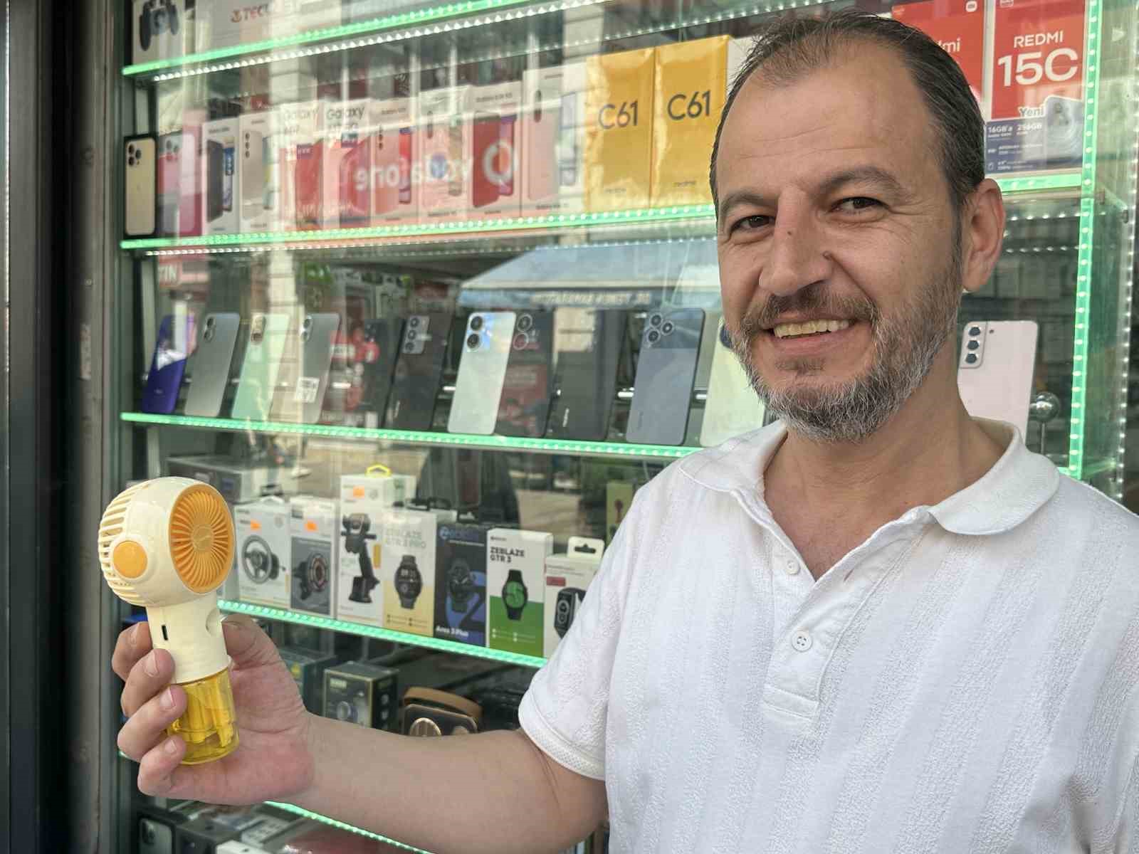 En ekonomik ve pratik serinleme aracı "El pervanesi"