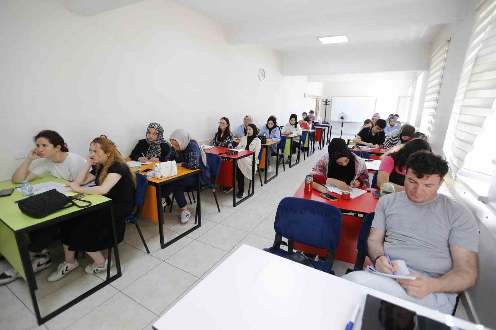 Büyükşehir KAYMEK’in KPSS kursuna ek KPSS Deneme Kulübü ile sınava tam hazırlık