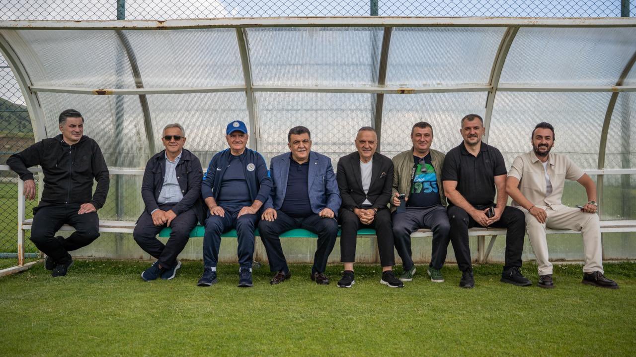 Çaykur Rizespor Başkanı Saruhan’dan Erzurum kampına ziyaret