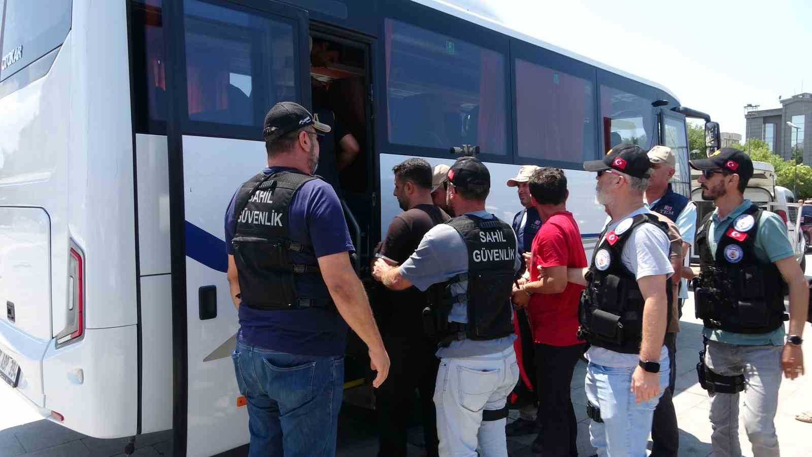 Gökçeada’da yasa dışı yollarla yurt dışına çıkmaya hazırlanan 6 FETÖ şüphelisi yakalandı