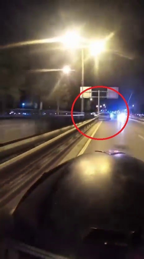 Bursa’da otomobil bariyerlere çarpıp böyle takla attı...Feci kaza kask kamerasında