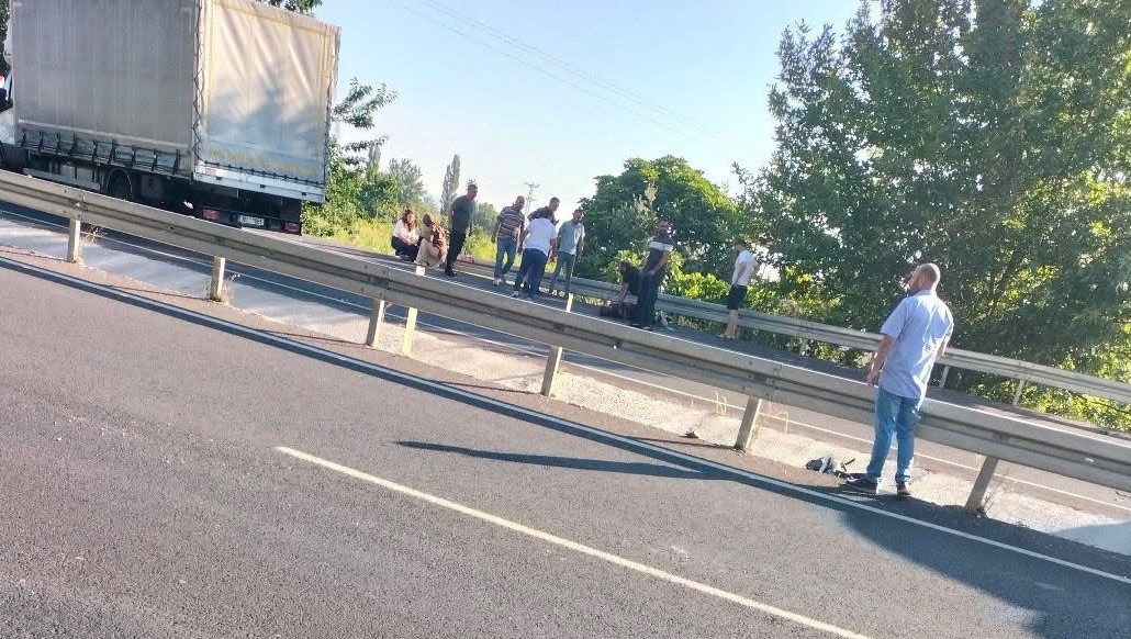 Kazaya karışan hemşire çift, hayat için seferber oldu