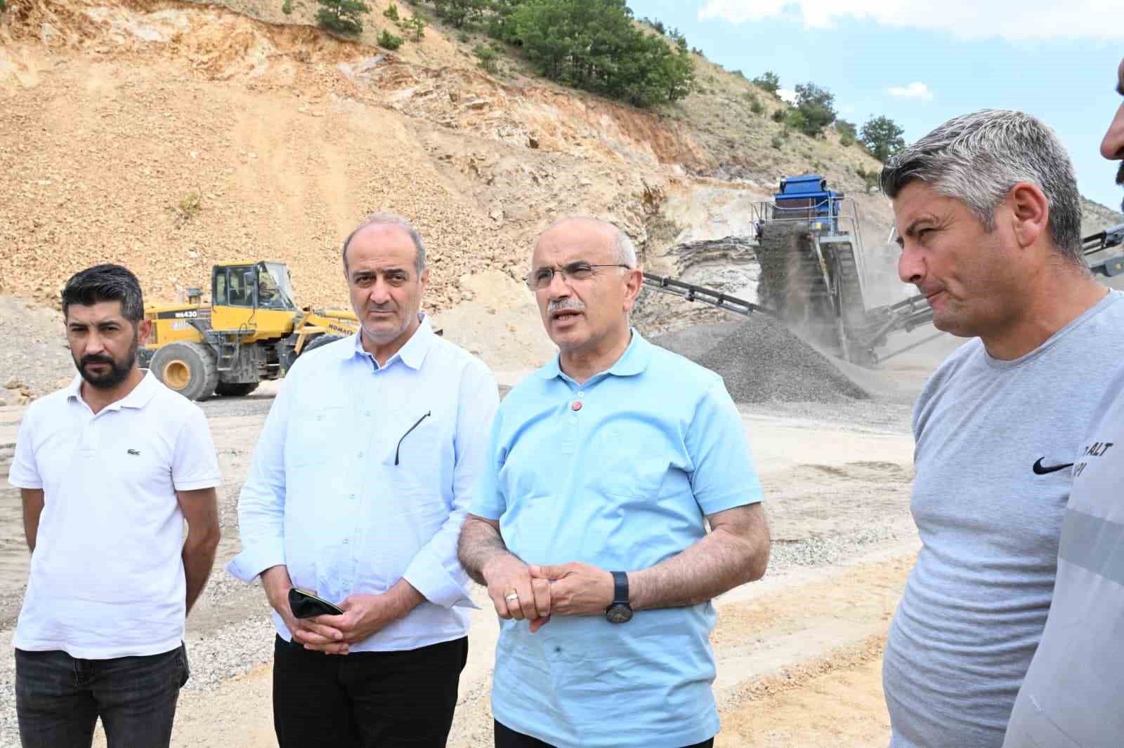 Büyükşehir mobil konkasörlerle hem üretiyor hem hızlı hizmet veriyor
