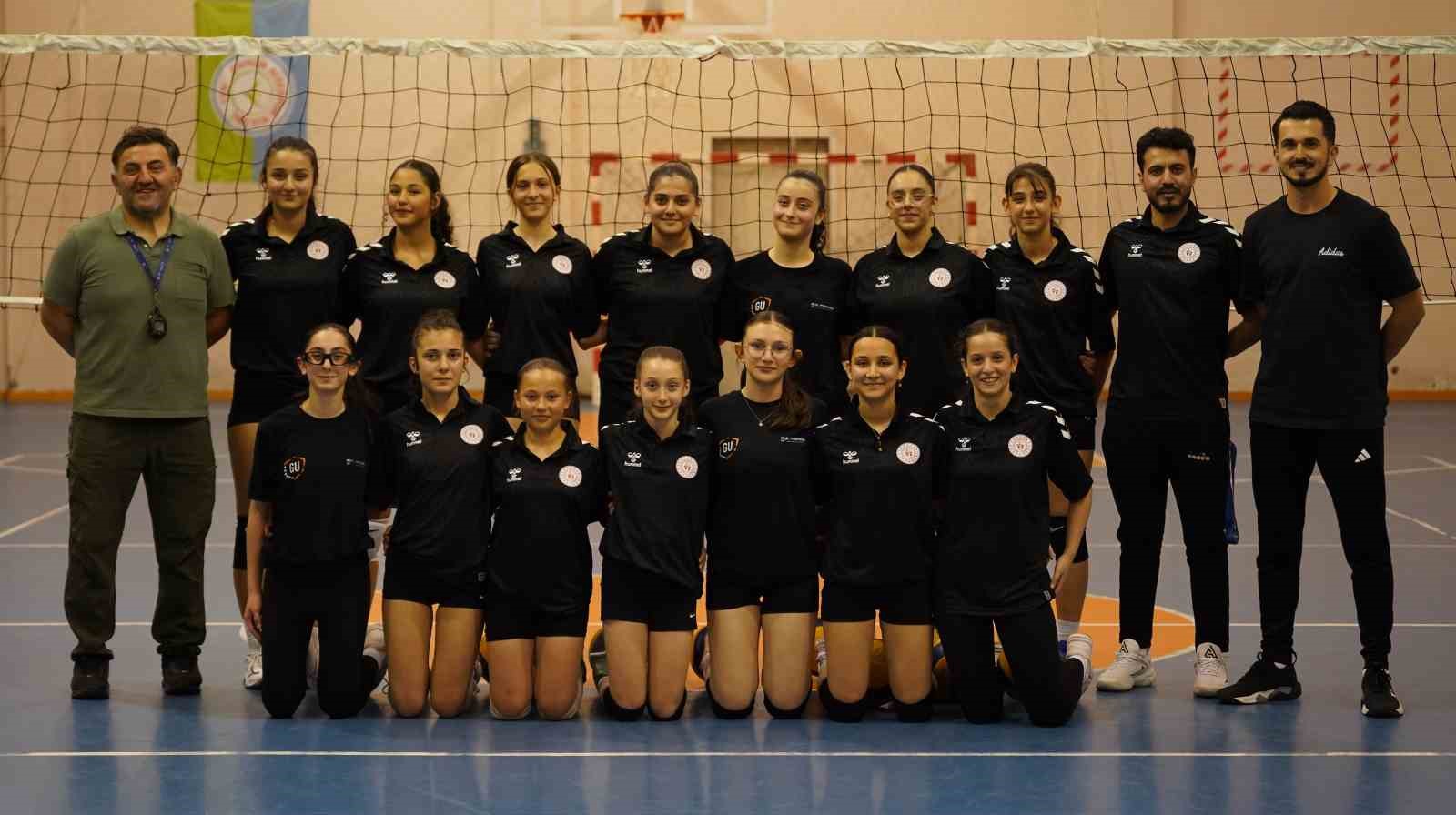 Rize’nin genç voleybolcuları, gözünü Anadolu Yıldızlar Ligi kupasına dikti