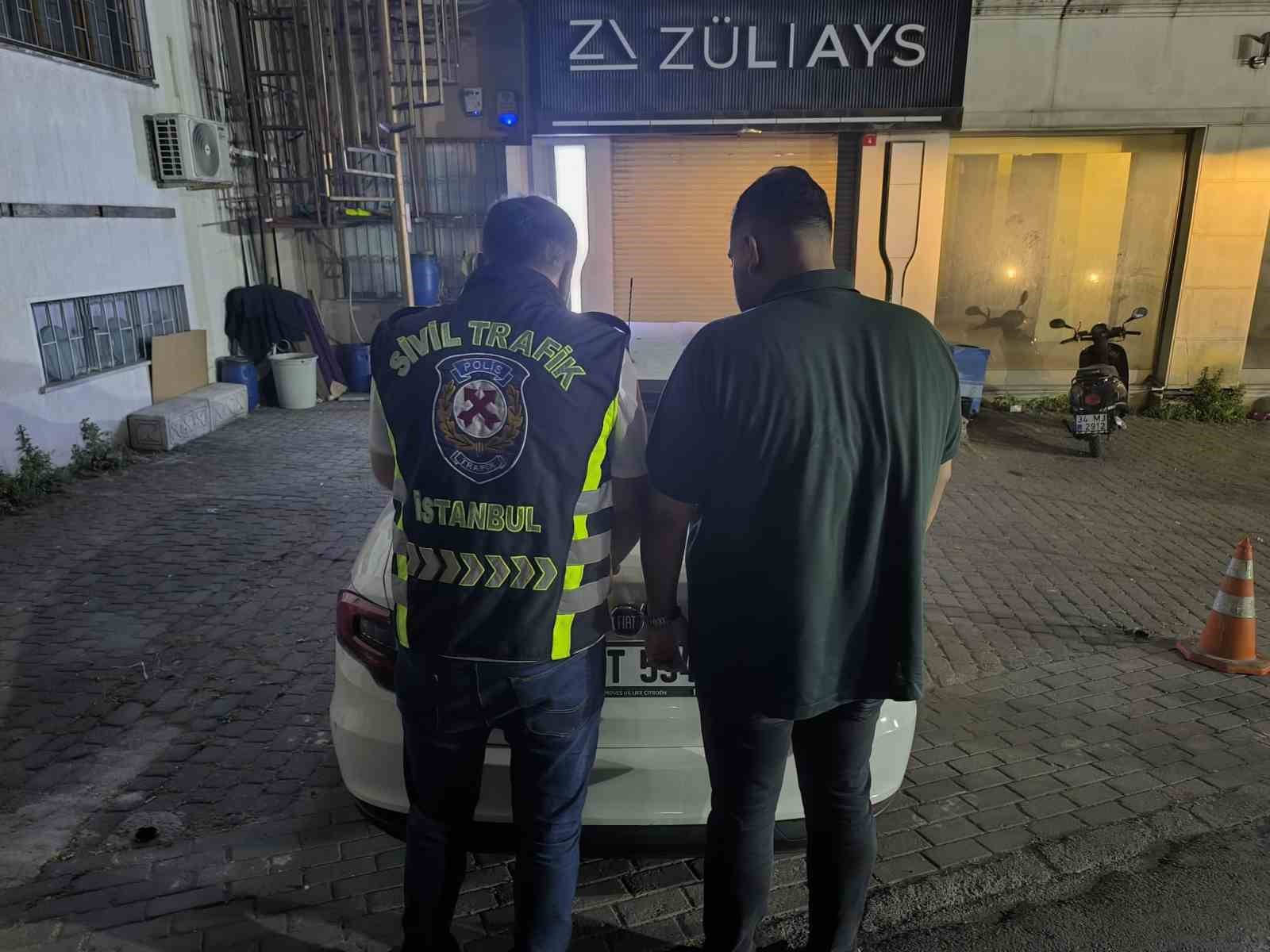 Plakasız lüks aracıyla drift atan maganda kameraya yansıdı