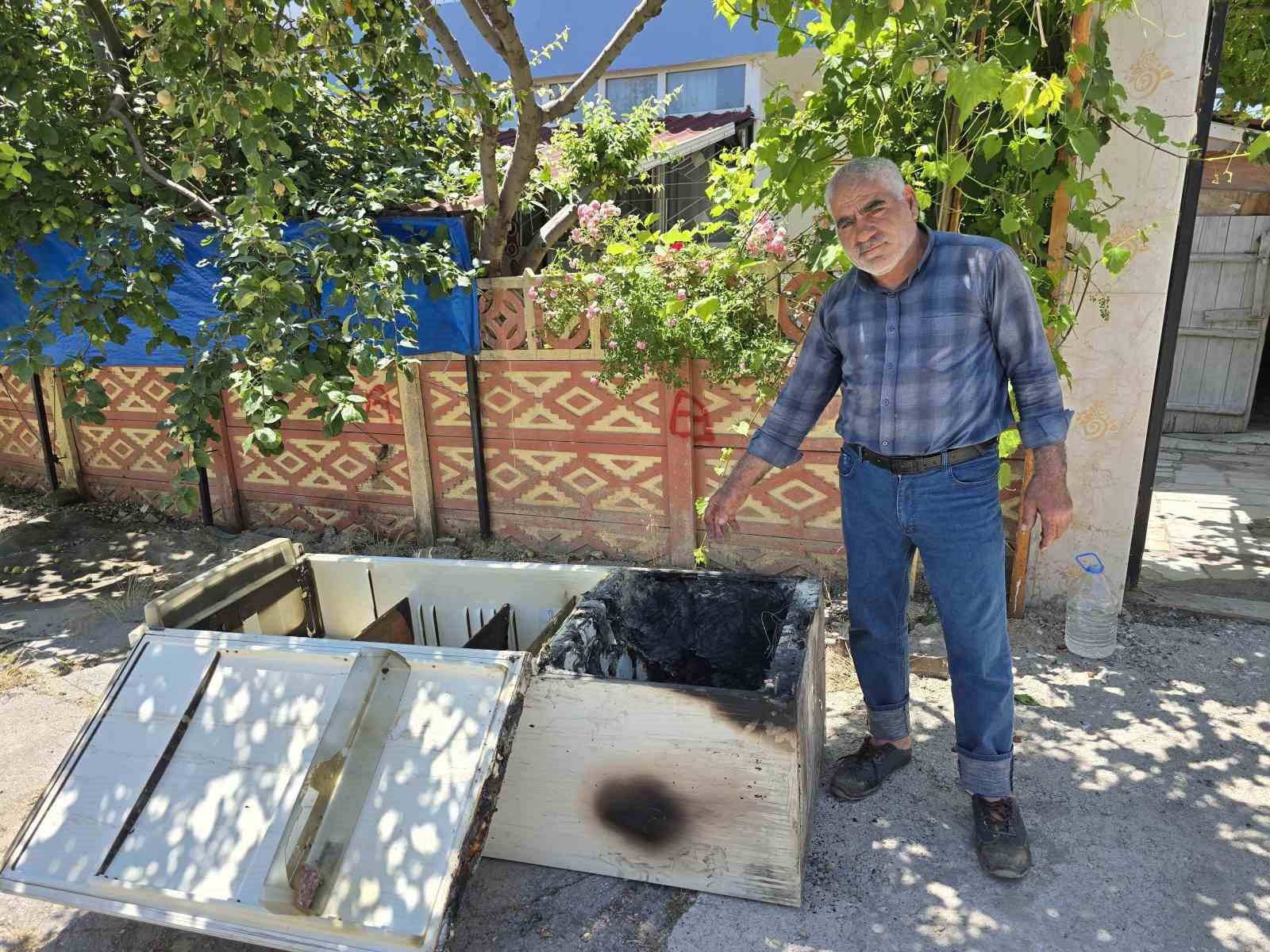 Bomba gibi patlayan buzdolabı sonrası evde büyük maddi hasar oluştu