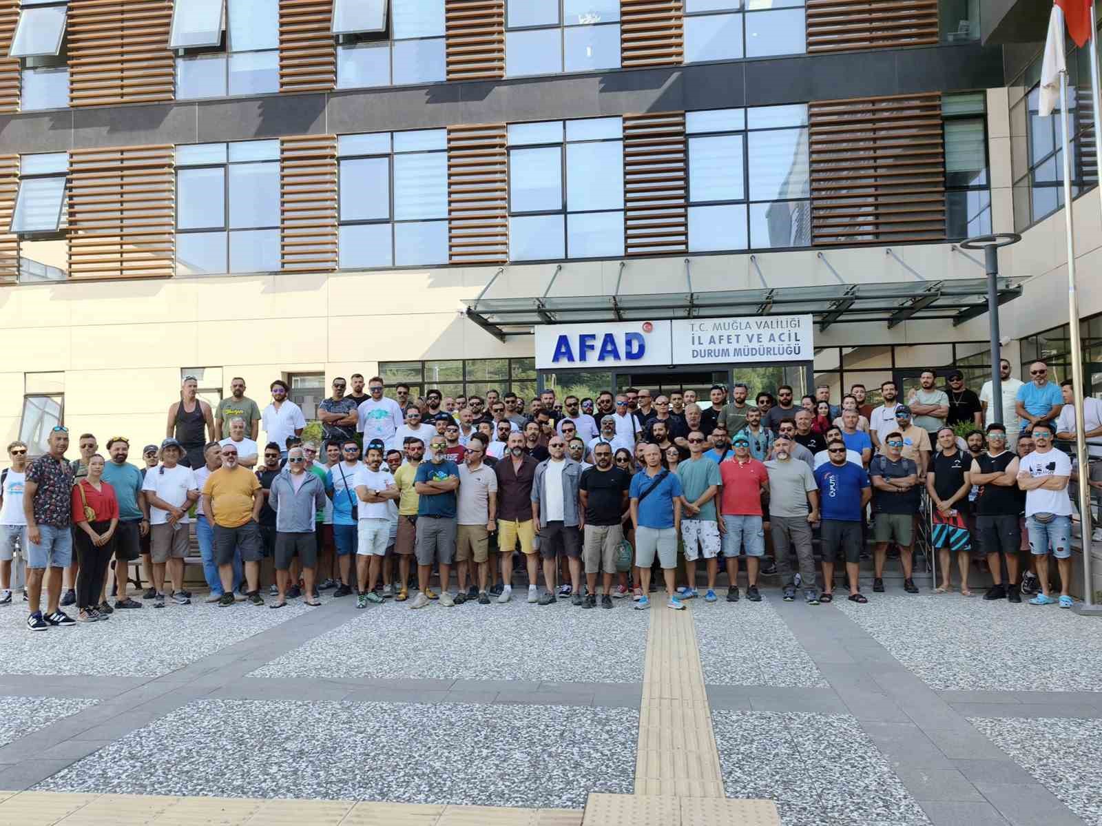 Paraşütçüler taleplerini iletti