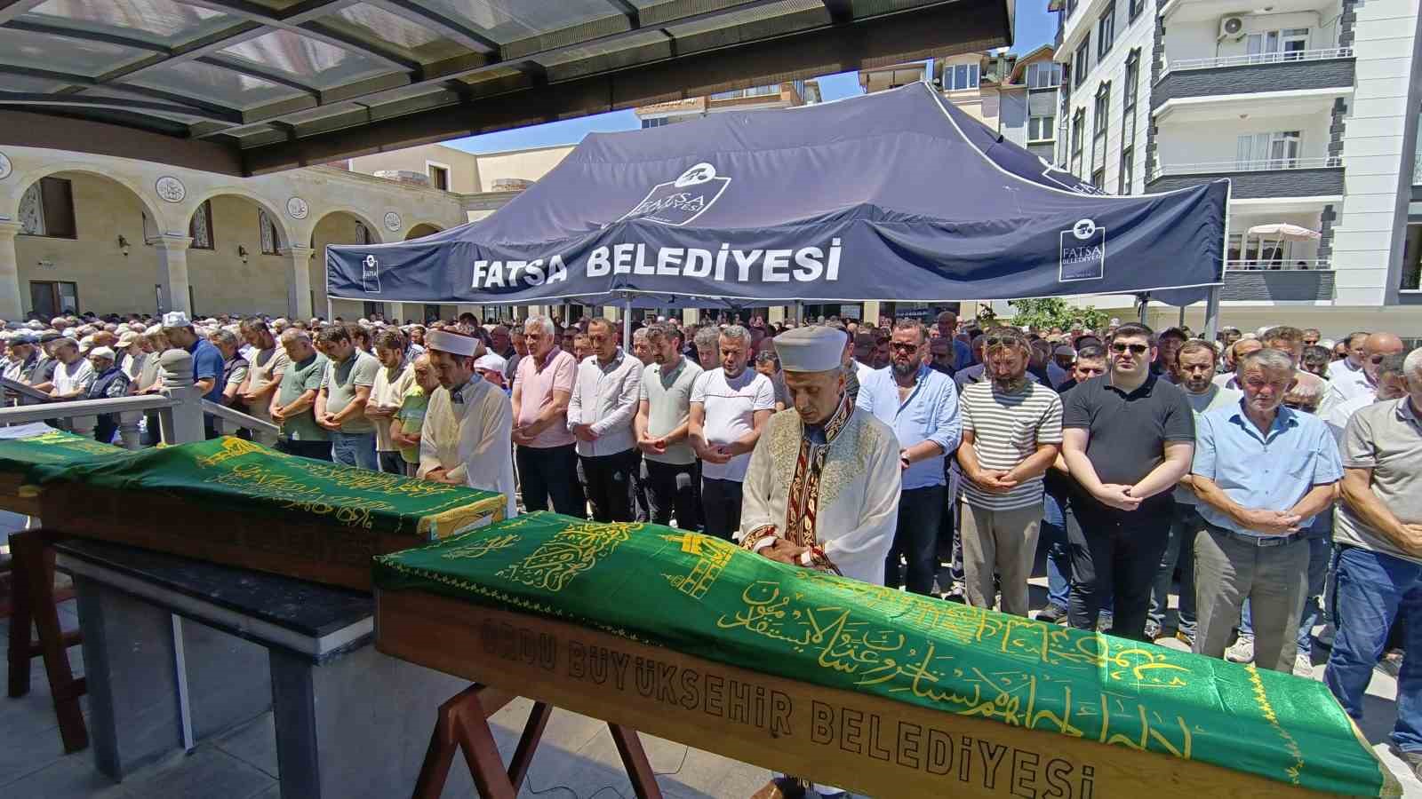 Kardeş katliamında hayatını kaybeden aile son yolculuğuna uğurlandı
