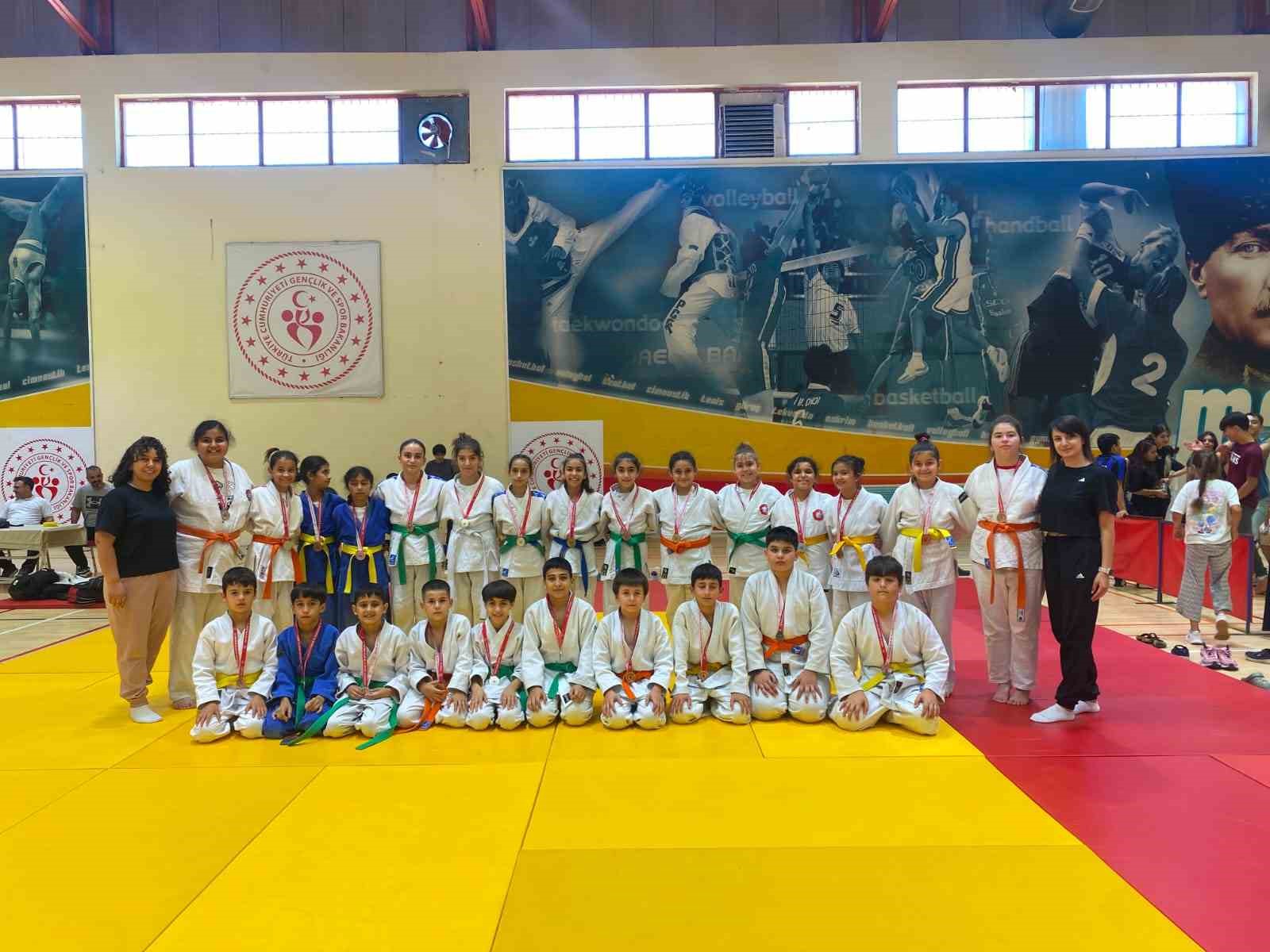 Salihli’den 21 madalyalık zafer