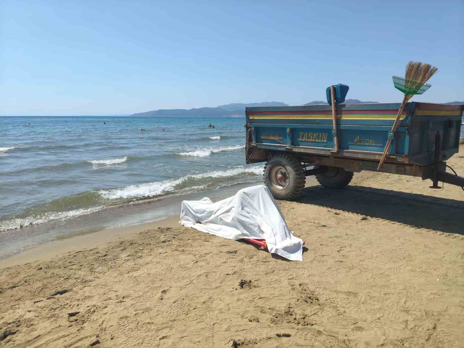 Pamucak sahilinde erkek cesedi bulundu