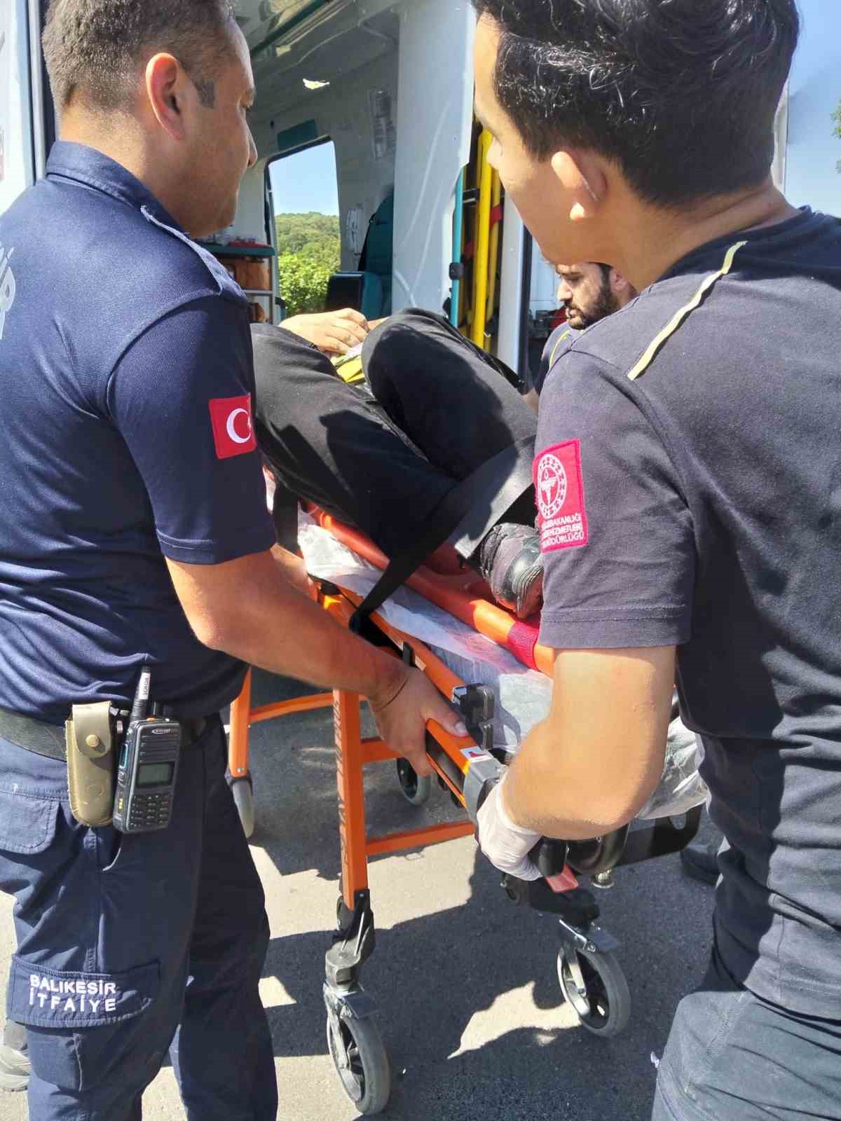 Balıkesir’de otomobile arkadan çarpan araçta 2 kişi yaralandı