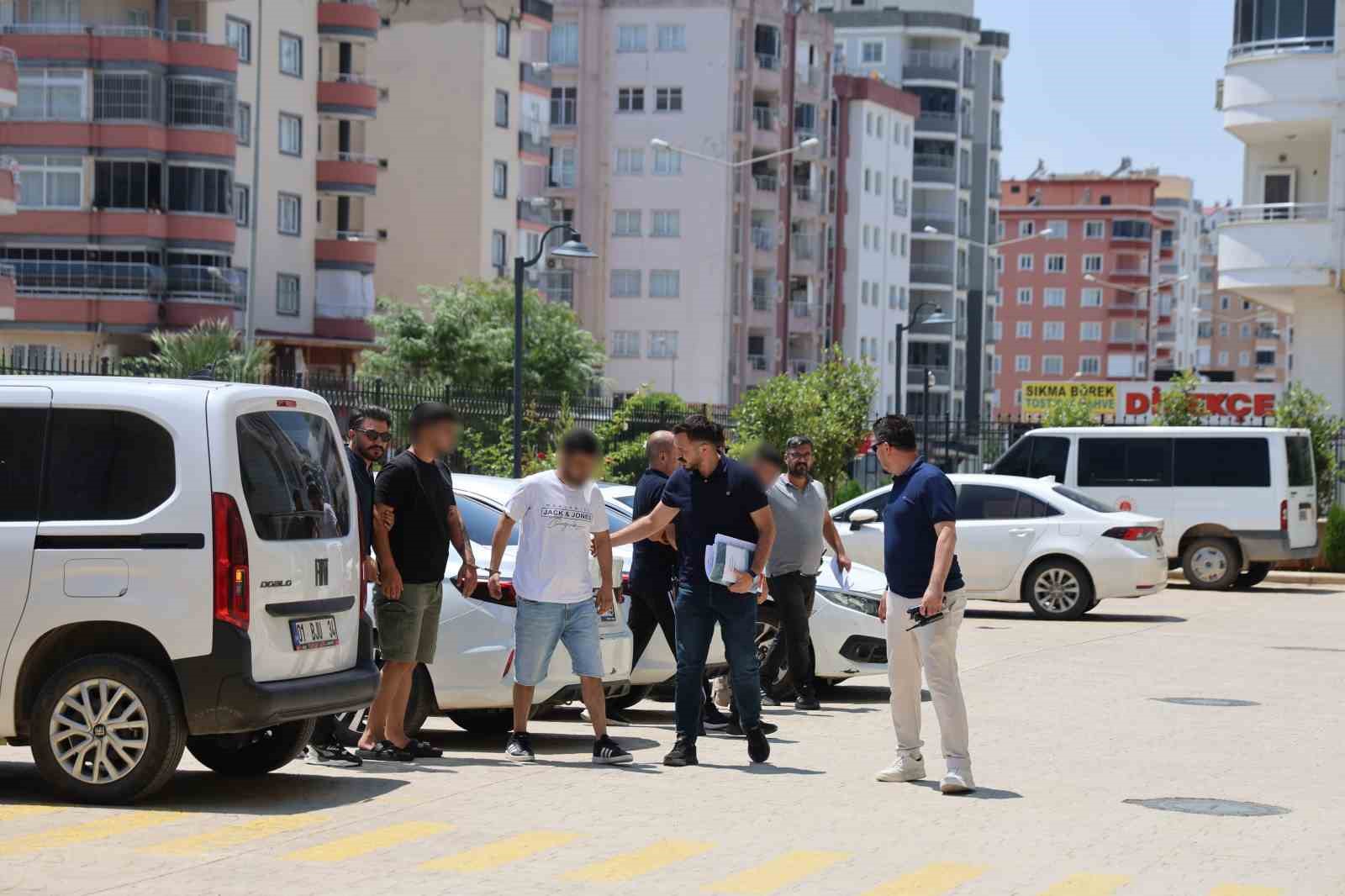 Adliye önündeki silahlı kavganın 4 şüphelisi serbest bırakıldı