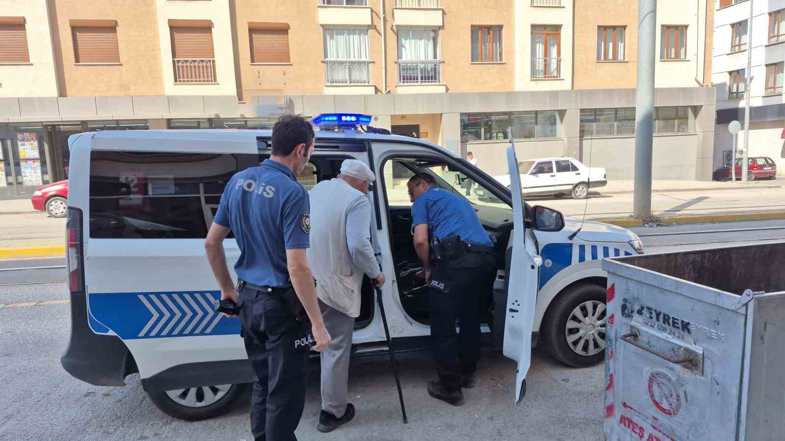 Yaşlı adam 1 milyon TL dolandırılmaktan son anda kurtarıldı