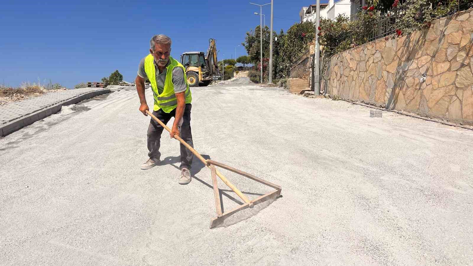 Kadınlar Denizi Mahallesi’nde 2 bin metrekarelik yol yenileme çalışması başladı