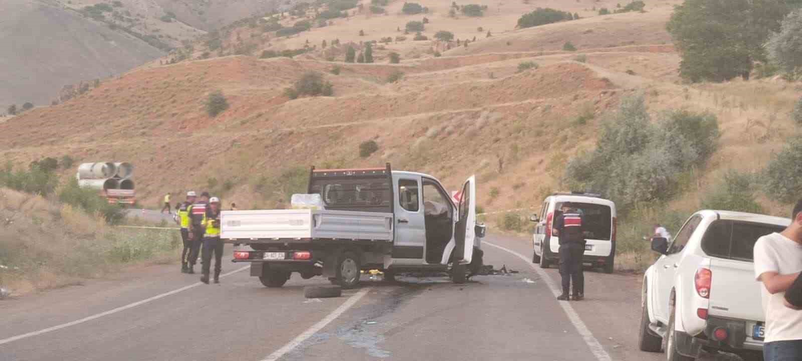 Sivas’ta kamyonetle otomobil çarpıştı: 1 ölü, 2 yaralı
