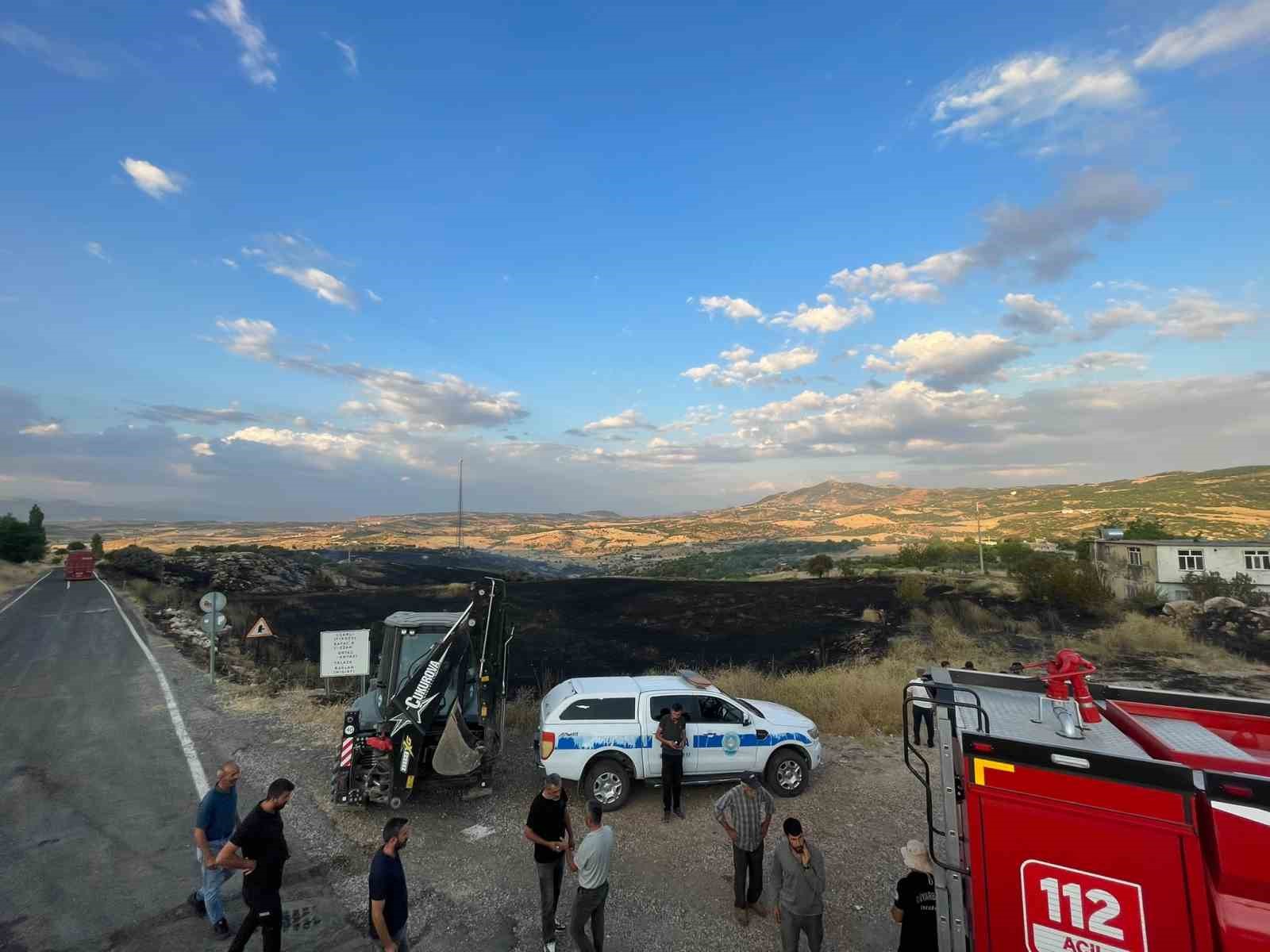 Zirai ve ormanlık alanda çıkan yangın 5 saat sonra söndürüldü